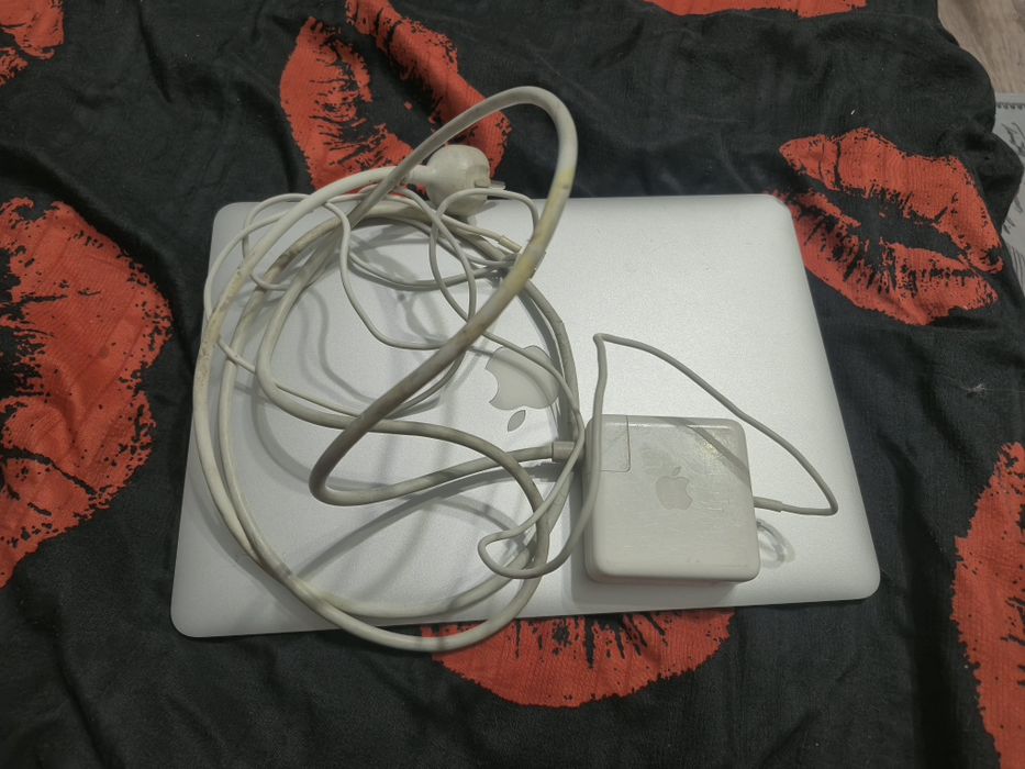 MacBook Air 13" (2015) — 8/256 GB