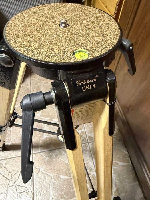 Trepied Berlebach UNI 4 – nou, premium, lemn – cu accesorii originale