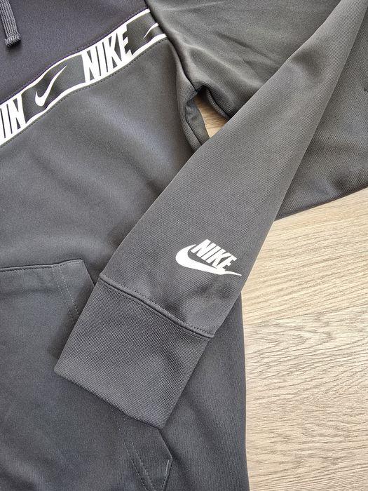 Nike худи обличано веднъж