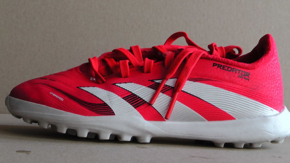 Ghete fotbal sitetic aproape noi Adidas Predator TF marimea 32