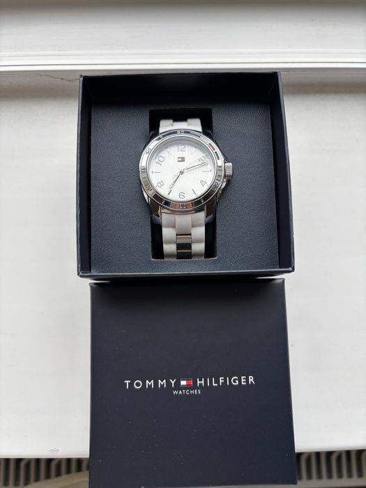 Ceas Tommy Hilfiger cu bratara de silicon