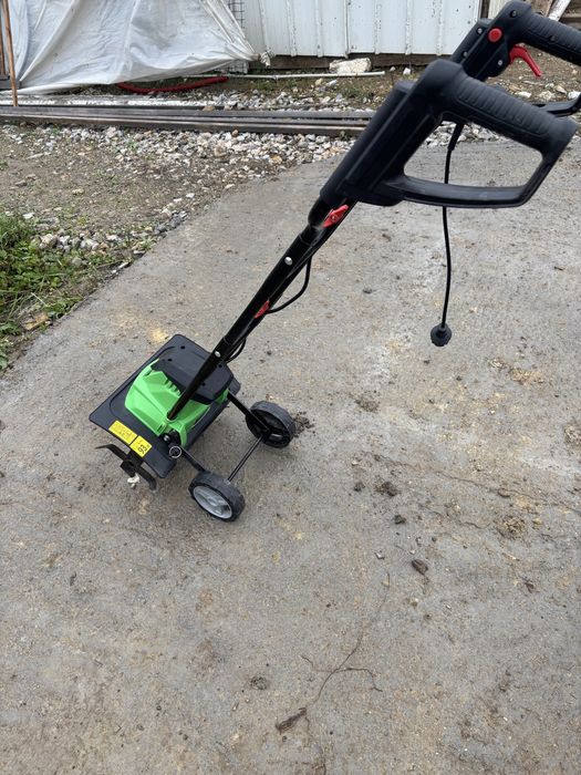 Електрическа фреза Profeco 1050w