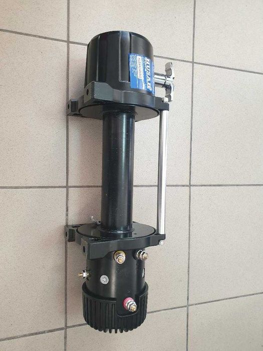 Troliu dezechipat HUSAR WINCH 13000 (trage 5897 kg) la 12V sau 24V