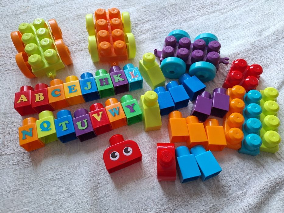 Конструктор Mega Bloks с букви – детски строителен комплект