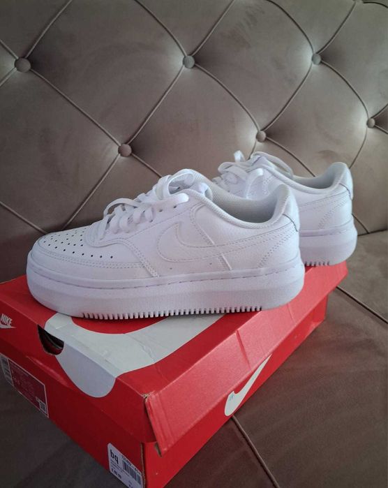 Tenişi Nike Pantofi de damă Court Vision Alta Triple White DM0113-100