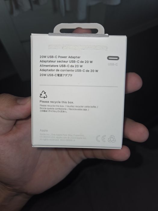 Продается Apple USB-C Power Adapter мощностью 20W