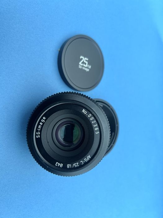 Obiectiv APS C 25mm f1.8 pentru  Canon M montura