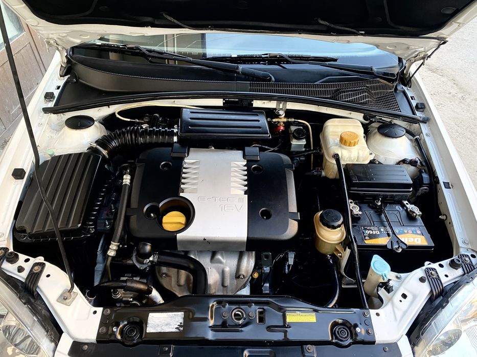 Lacetti 1.8 sotiladi