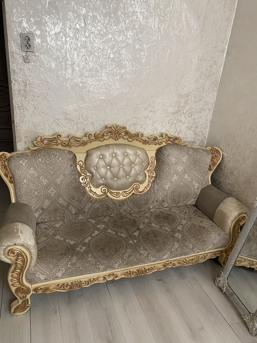 Продам диван и два кресла