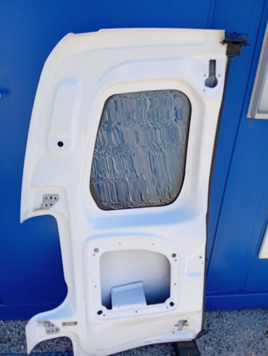 Ударена задна дясна врата за Peugeot Partner, Citroen Berlingo,Combo