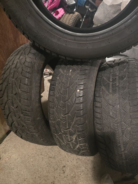 De vanzare 3 seturi anvelope !