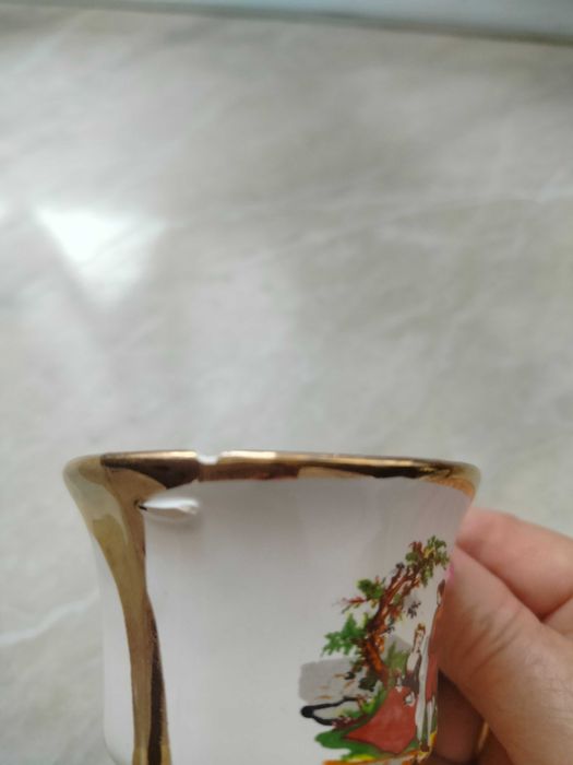 Сервиз за кафе с цветни мотиви
