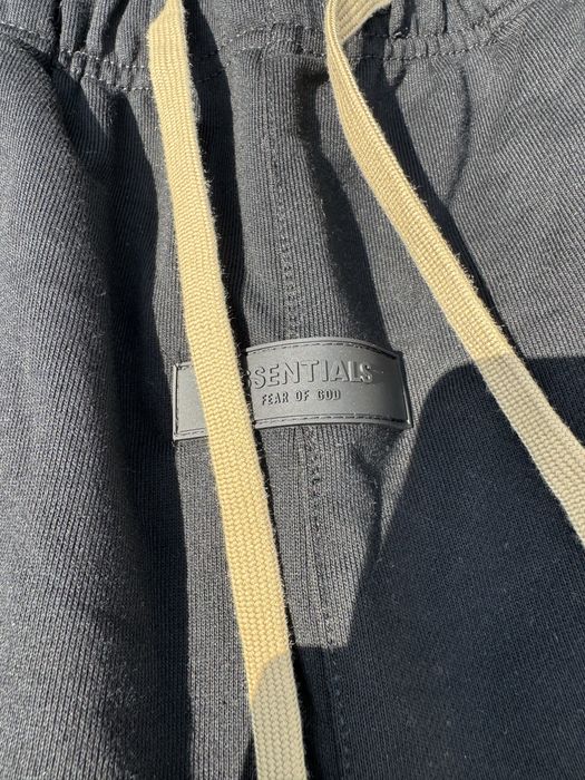Pantaloni scurti Essentials / Premium 2026