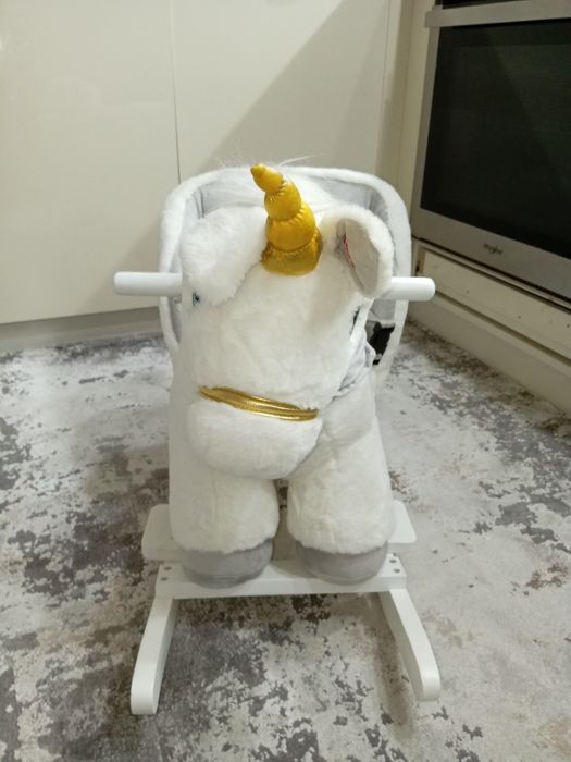 Продавам детско конче със звуков ефект