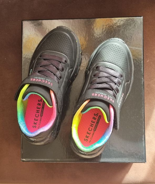 Adidași Skechers fete, mărimea 28, stare excelentă