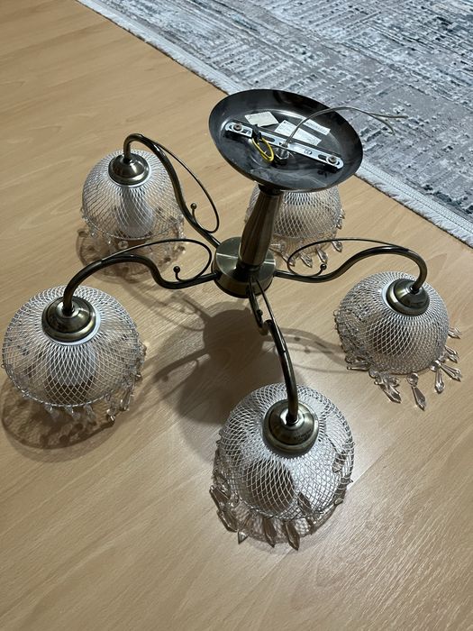 Продам люстру