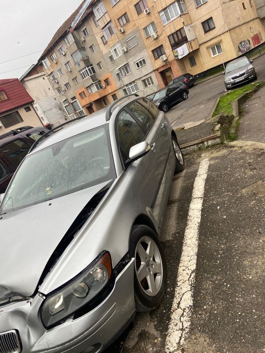 Volvo V50 – Ideală după mici reparații estetice – funcționează perfect