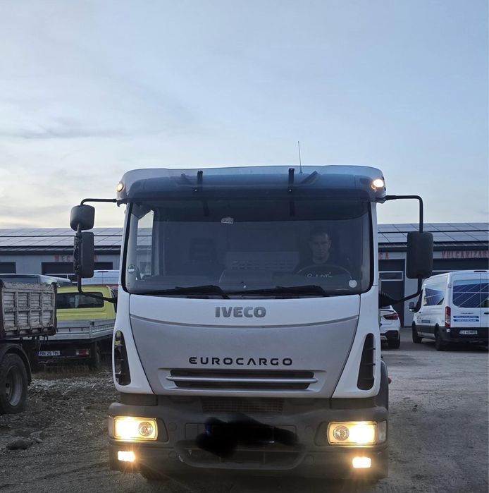 Vand sau schimb cu utilaje iveco de 12 t cu macara an 2007