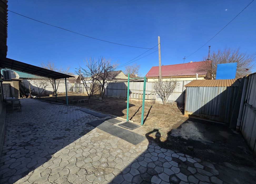 Продаётся 4-комнатный дом в центре города