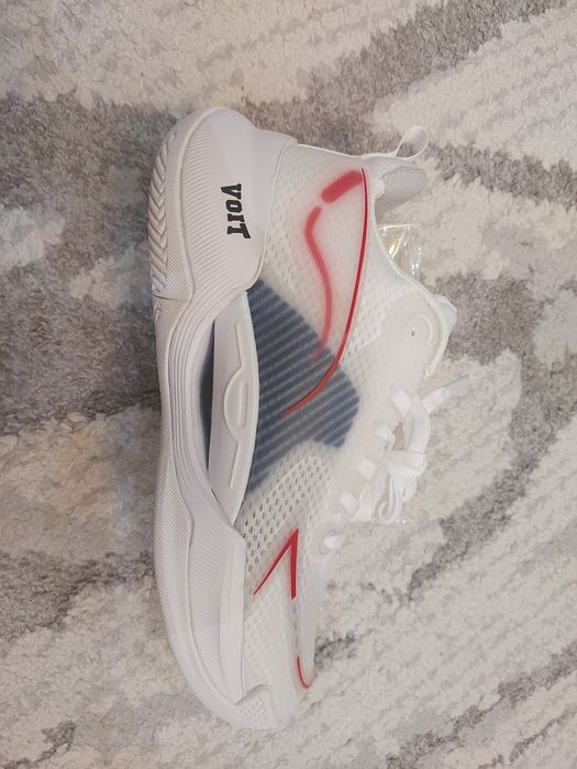 Кроссовки новые 41 размера