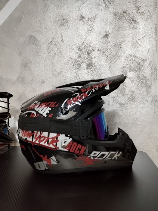 Vând casca moto cross/atv , este in stare foarte bună!