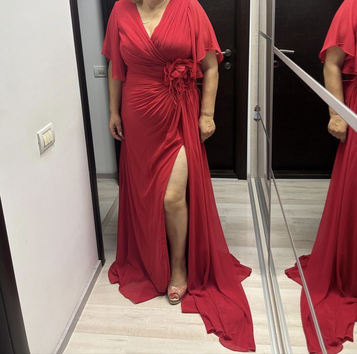 Vand rochie rosie de ocazie noua cu eticheta