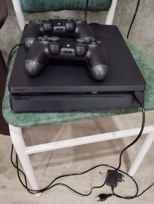 Продам Playstation 4