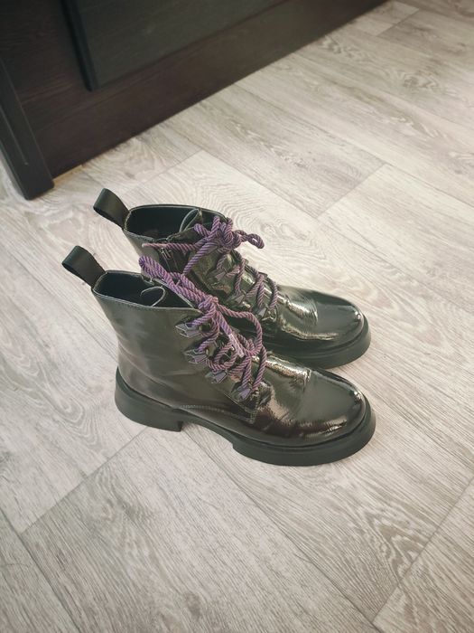 Продам ботинки для девочки подростка