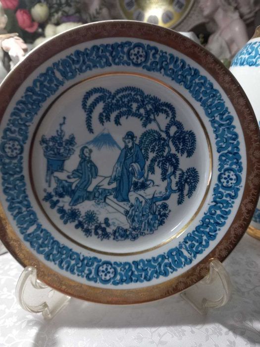 Тарелки . Фарфор высшего качества . Диаметр 19 см.  1 шт. - 170 тыс.