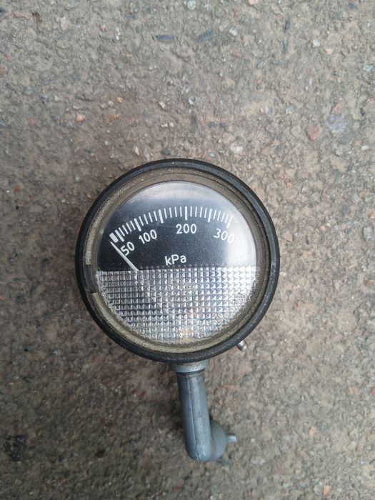 Продам монометр.