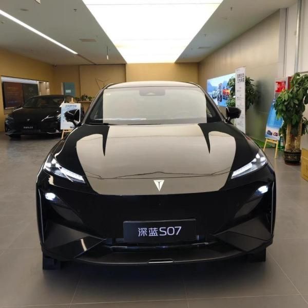 В нпоичие Deepal S07 285 Max ADSSE 2025 ресталинг черный/оранжевый
