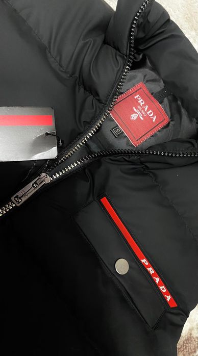 Vând vesta noua de bărbați Prada