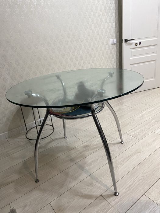 Кухонный стол, стекло.