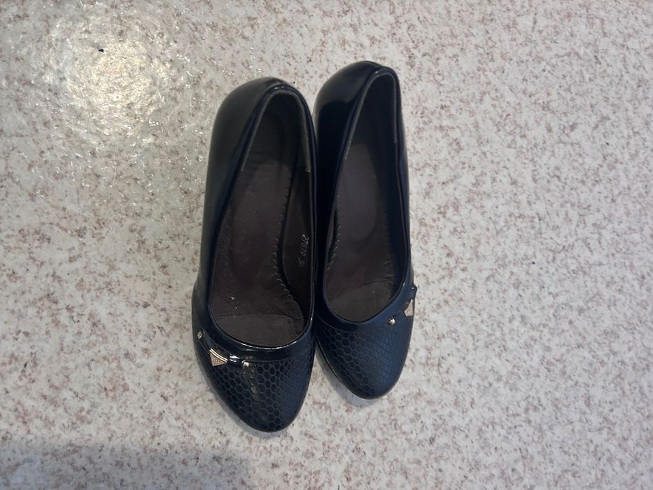 Продам туфли лакированный