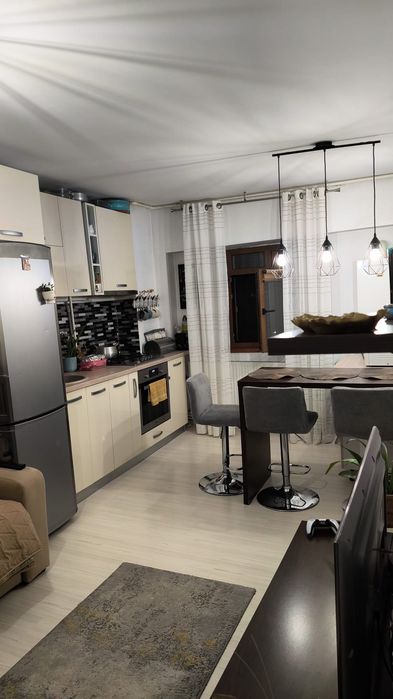 Vând apartament cu două dormitoare decomandate