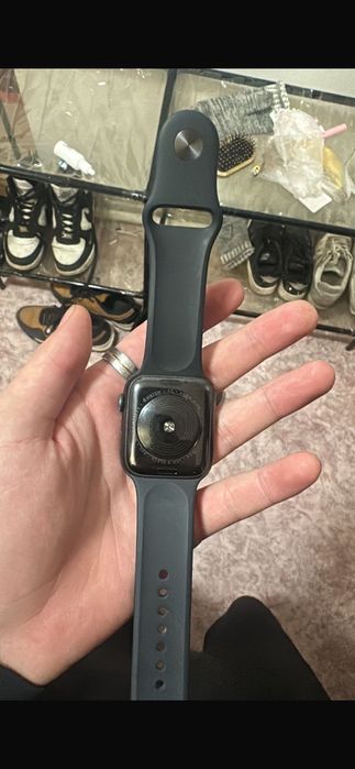 Продам Apple Watch se1