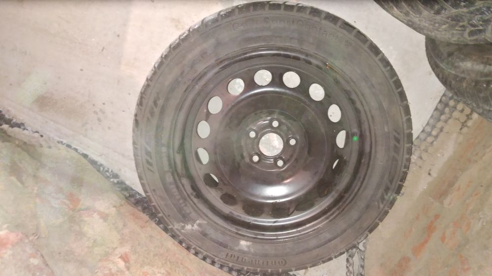 Cauciucuri de Vara , 195/65 R15 și o roată de rezervă 205/55 R16