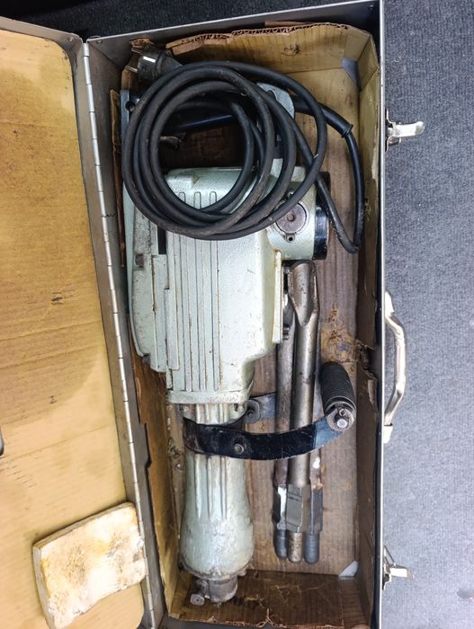 Здравейте продавам Къртач Hitachi H-65SC /15кг., 1240W