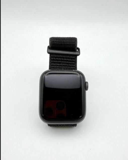 Apple Watch 4 44 мм – Space Grey | GPS | Black Sport Loop
