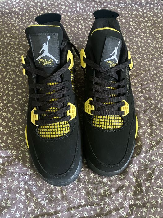 Jordan 4 yellow thunder 42,5