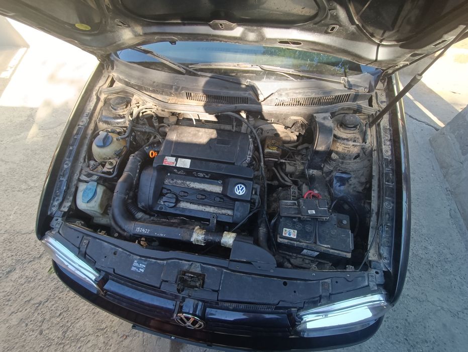 Vând  gorf 4 motor 1.4 an 2001