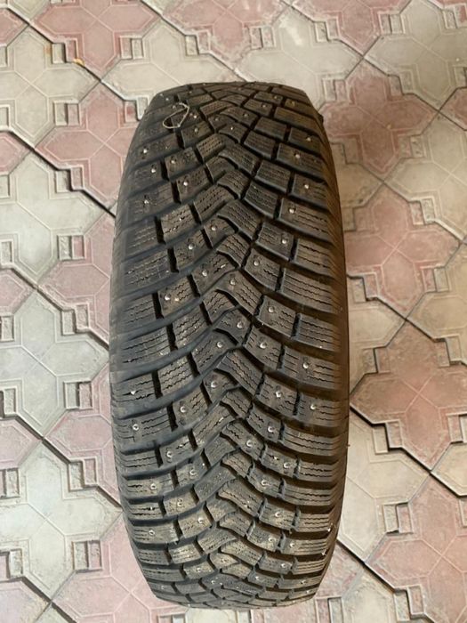 Шины на машину (шипы)