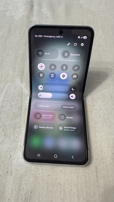 Samsung Galaxy Z Flip5 в гаранция още 18 месеца