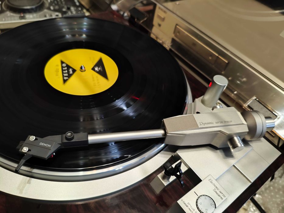 Проигрыватель виниловых дисков Denon DP-47F