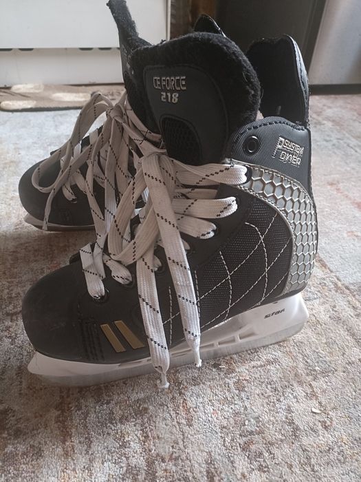 Продам коньки хоккейные