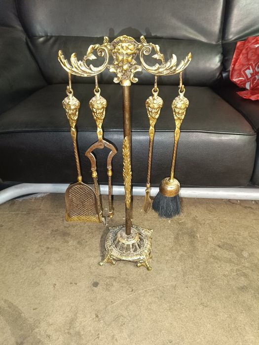 Бронзови аксесоари за камина