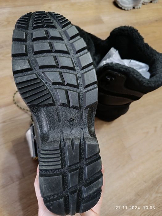 Продам ботинки рабочие зимние Новые фирмы Deltaplus