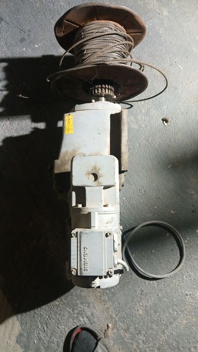 De vânzare  motor cu reductor.