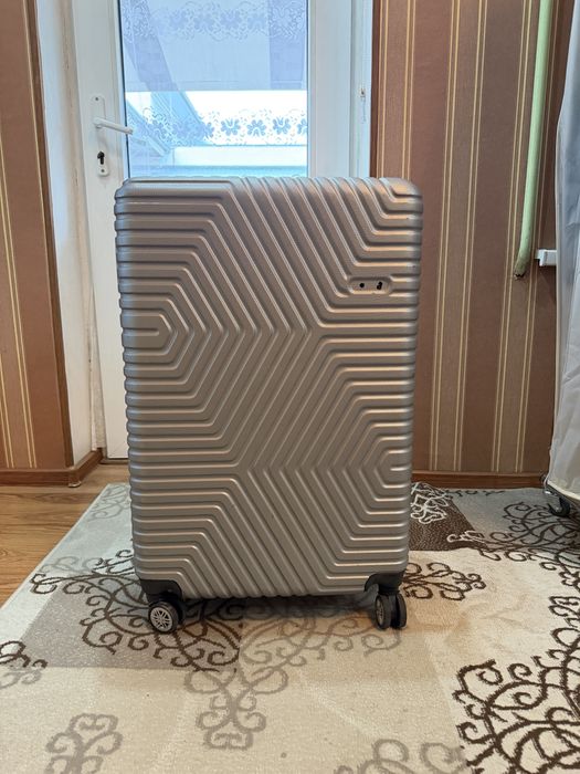 Чемодан с большой вместимостью