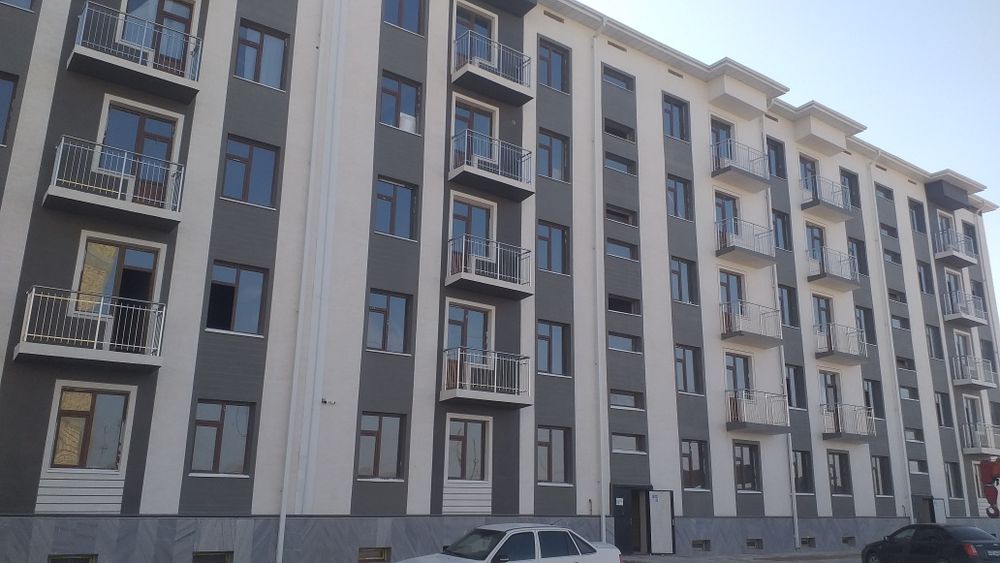 13 mikrorayondan 1 xonalik 3 etajda joylashgan karopka uy sotiladi